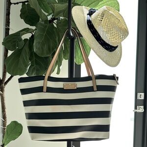 Kate Spade ♠️ New York Zippered Tote w dust bag - Gently used